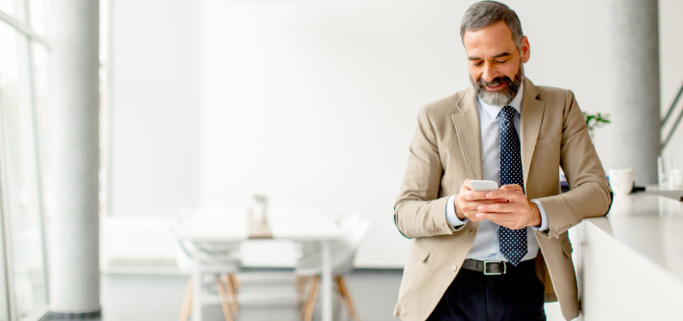 Mr reads a text message