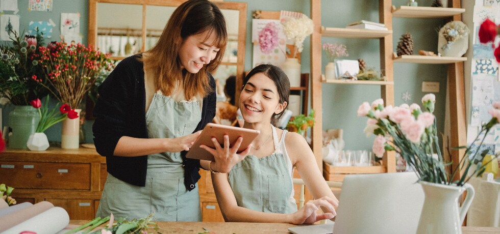 marketing ideas for small business featured image - mother and daughter