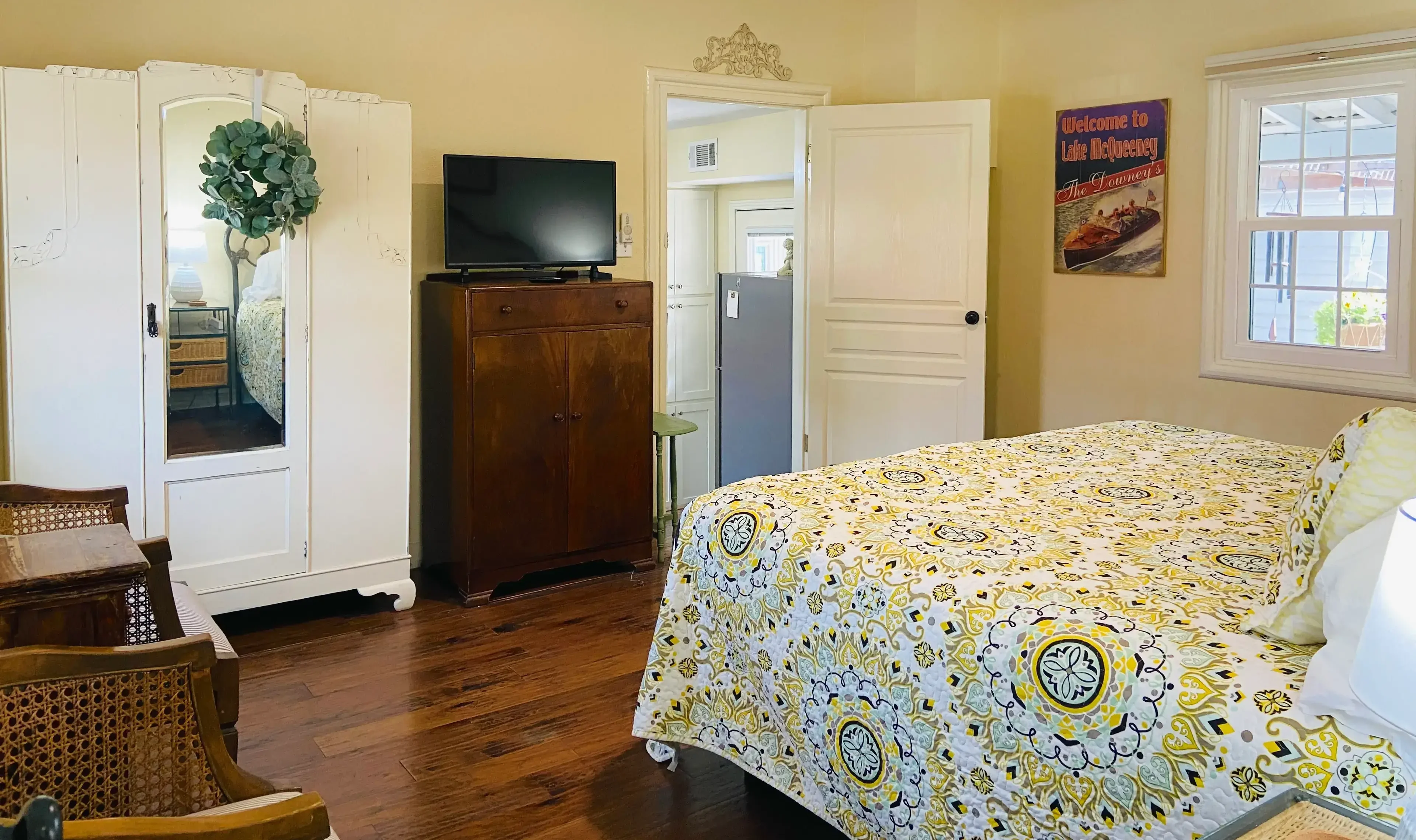 living-room-2 comal inn